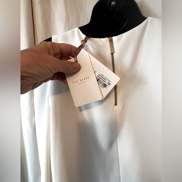 NWT Ted Baker London Out Out Shoulder Top 98-ECRU Gold Accents - Picture 5 of 7